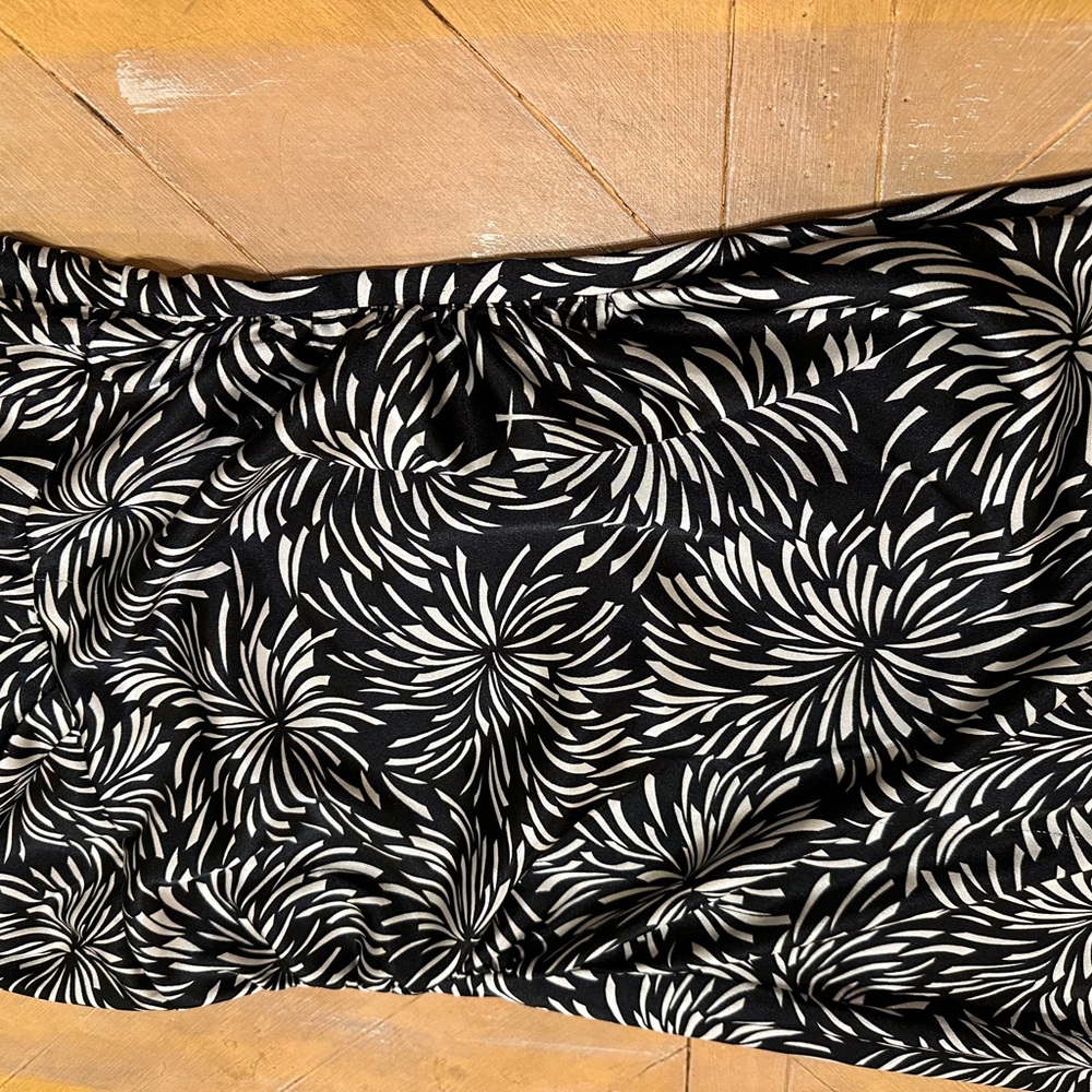 London Times Black White Midi Dress Size 8 Ruffle V-Neck Abstract Print - Picture 3 of 7